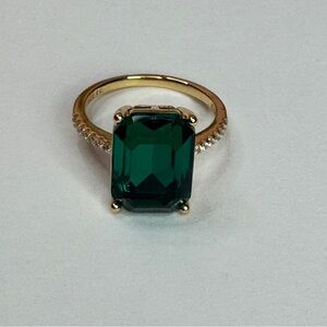 223. Gold Emerald-Cut Green Statement Ring Size 7